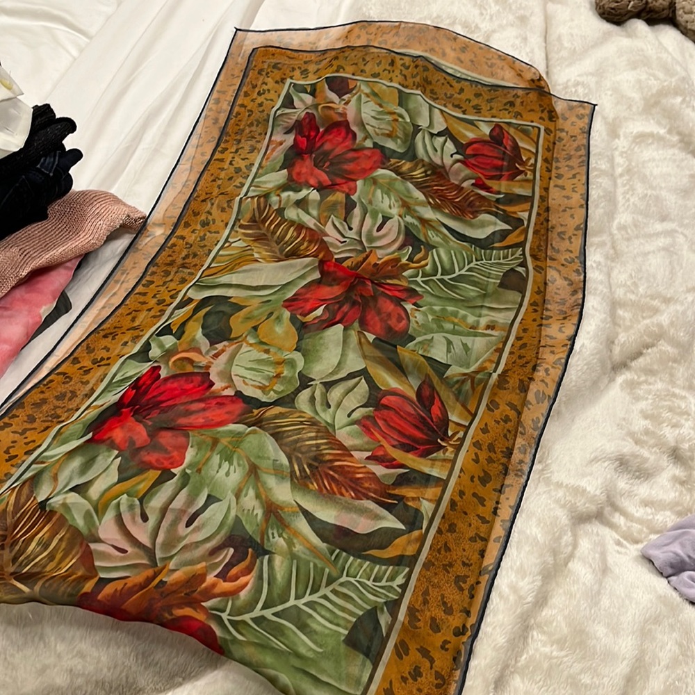 Ellen Tracy scarf.